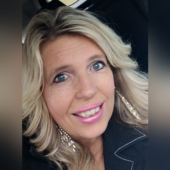 Meet your Posher, Rachelle - Picture 1 of 1